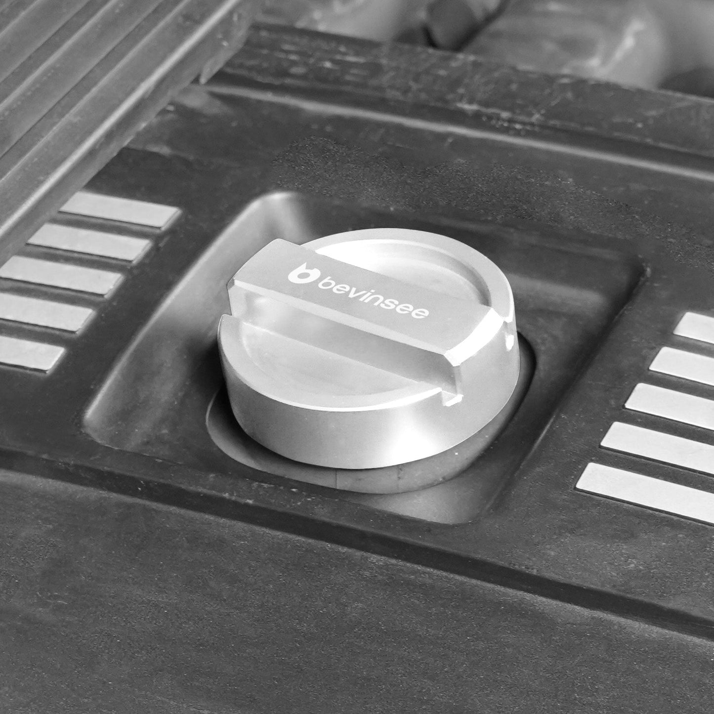 BEVINSEE Aluminum Engine Oil Filler Neck Sealing Cap For BMW E36 E46 E90 E92 Z4 E85