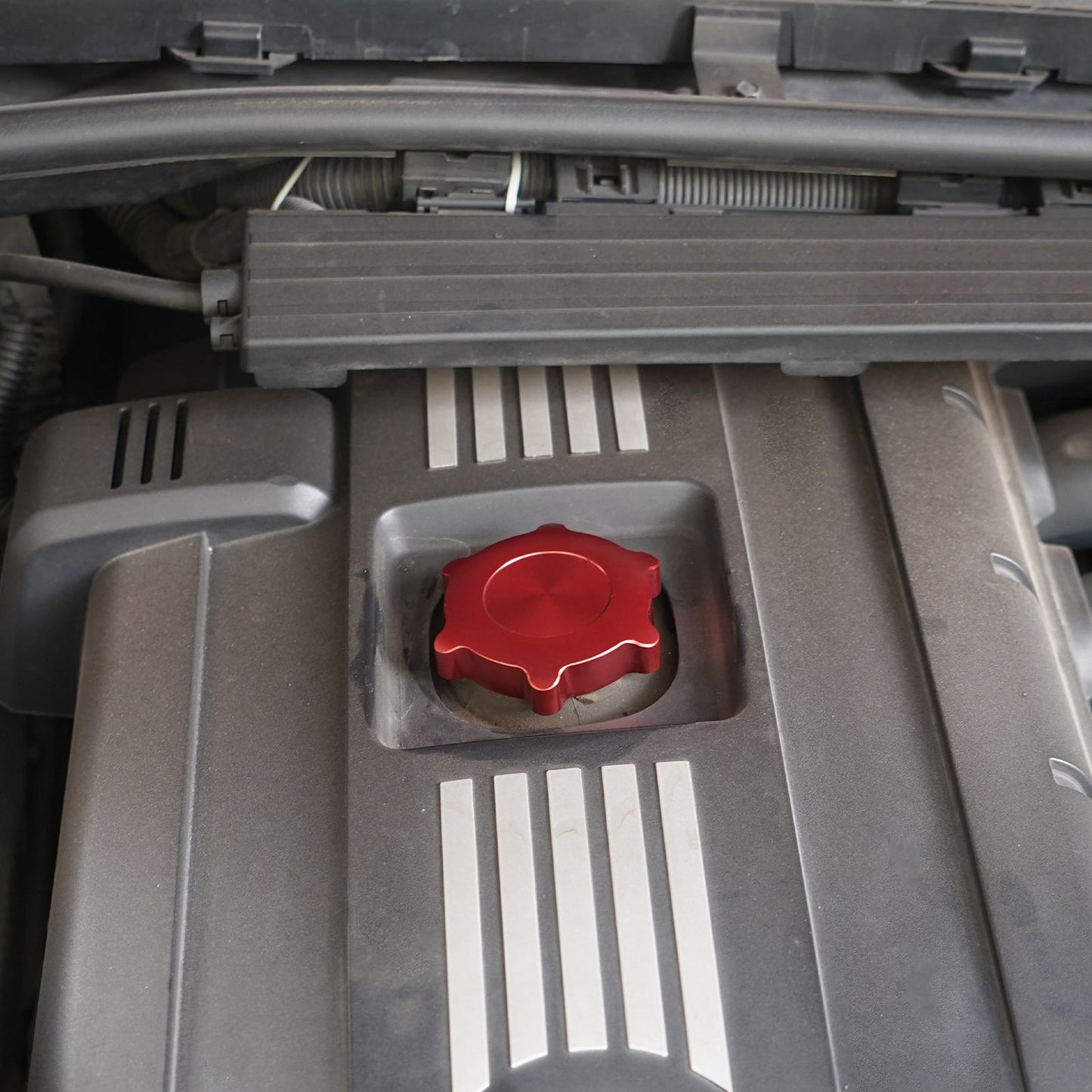 Aluminum M Style Engine Oil Filler Neck Sealing Cap For BMW E36 E46 E90 E92 Z4 E85