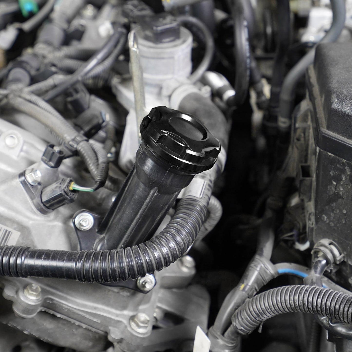 BEVINSEE Oil Filler Cap For Toyota 4Runner Tundra FJ Cruiser 2012-2014